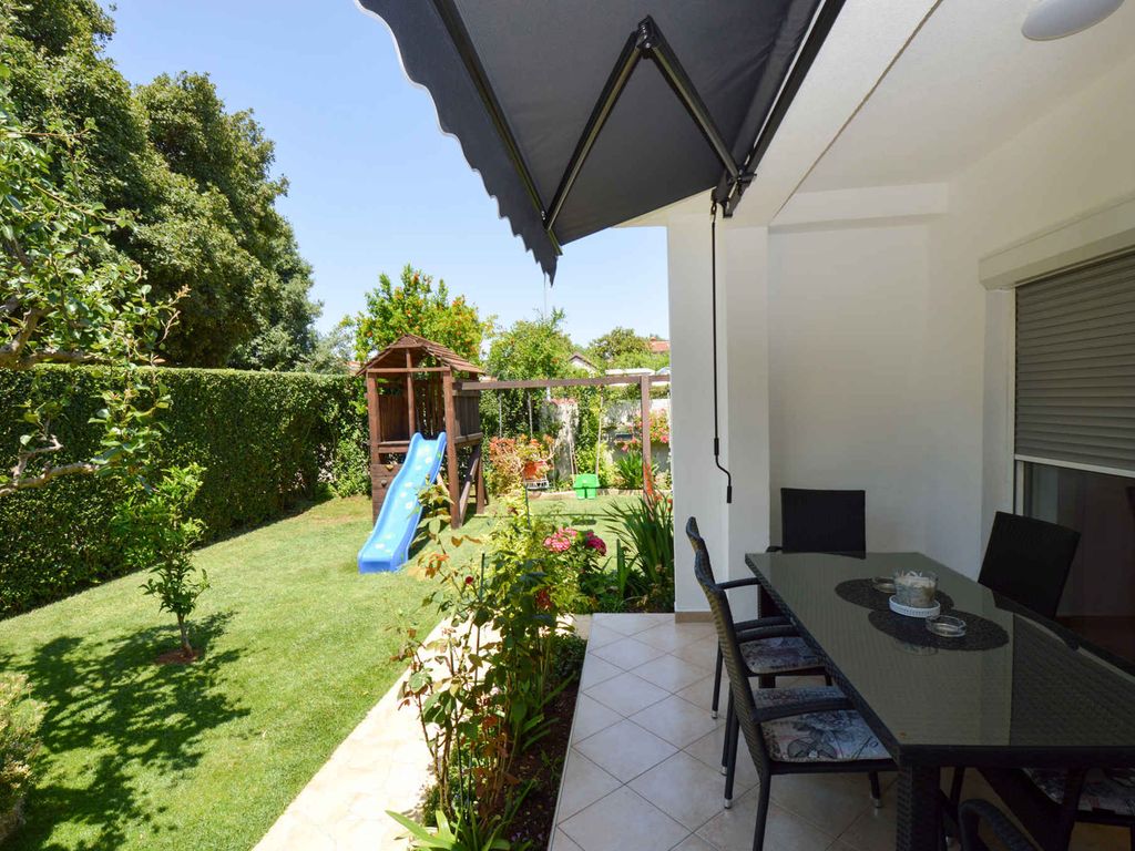Ferienwohnung mit Garten und Kinderspielplatz