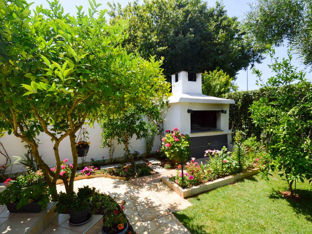Ferienwohnung mit Garten und Kinderspielplatz