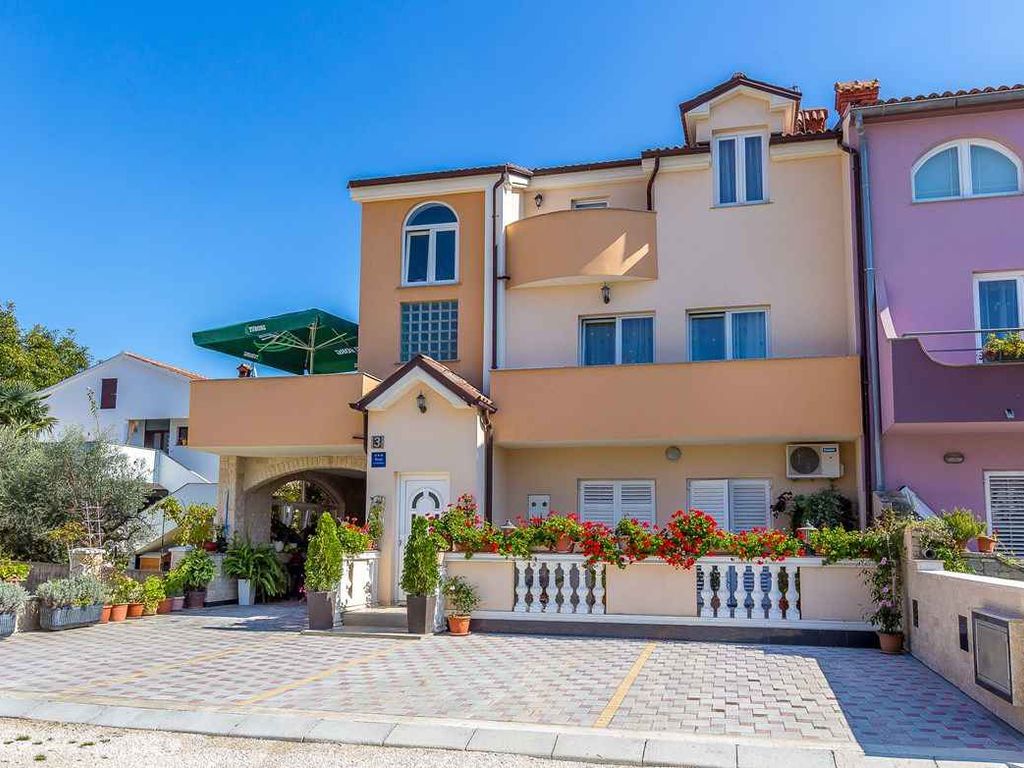 Ferienwohnung mit Balkon und Grill
