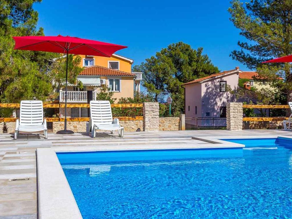 Ferienwohnung mit Pool und WLAN