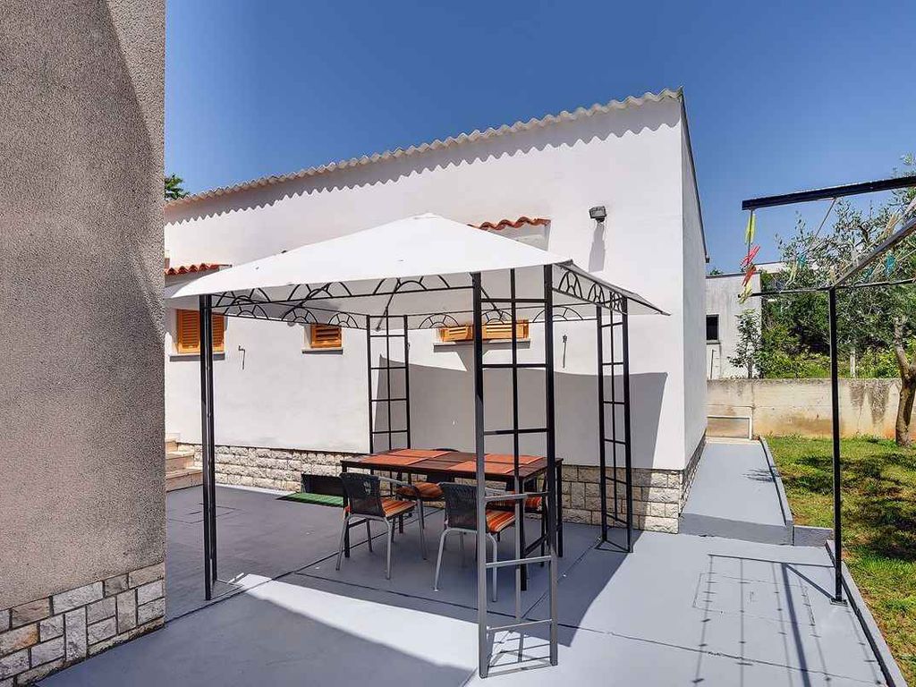 Ferienhaus mit zwei Schlafzimmern und einer Terrasse