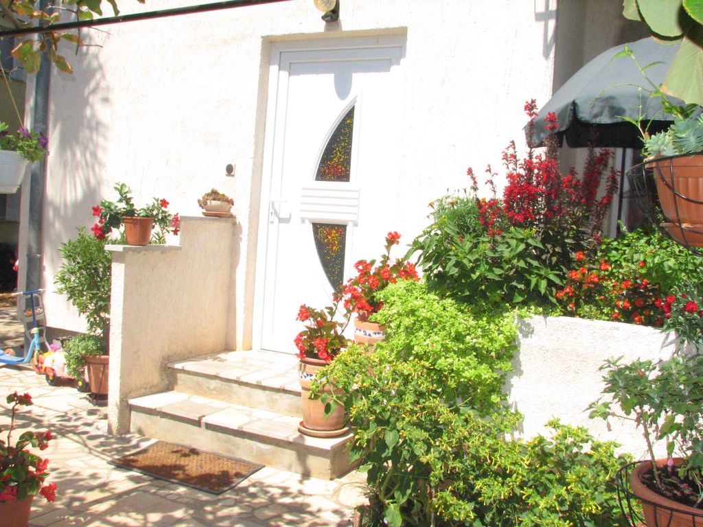 Ferienwohnung mit schönem Garten