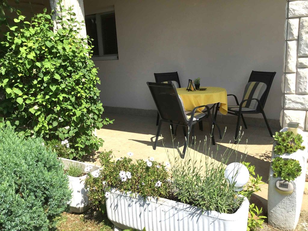 Ferienwohnung mit SAT-TV und Garten