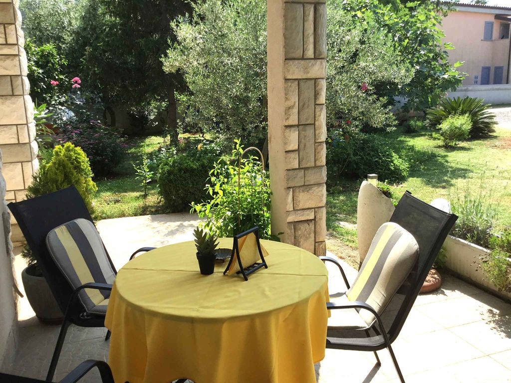 Ferienwohnung mit SAT-TV und Garten