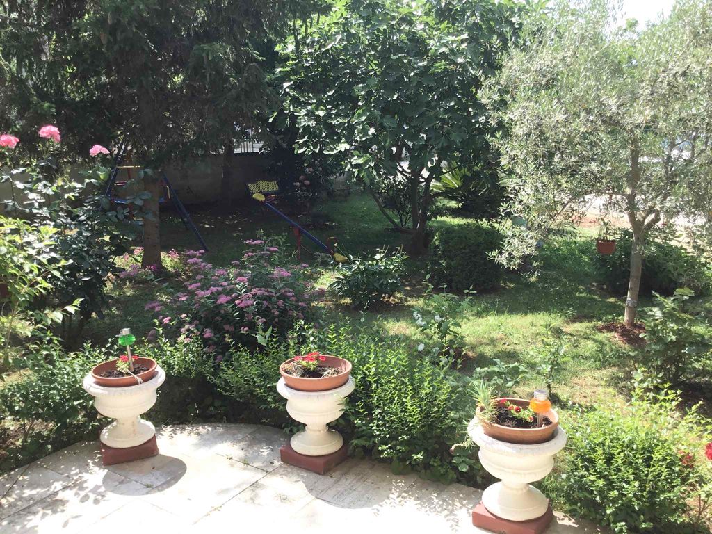 Ferienwohnung mit SAT-TV und Garten