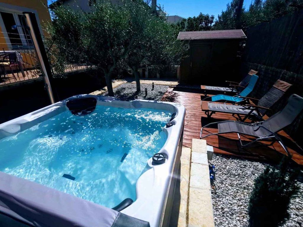 Ferienhaus mit Whirlpool und Sonnenterrasse