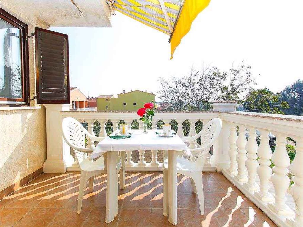 Studio mit Balkon und Klimaanlage