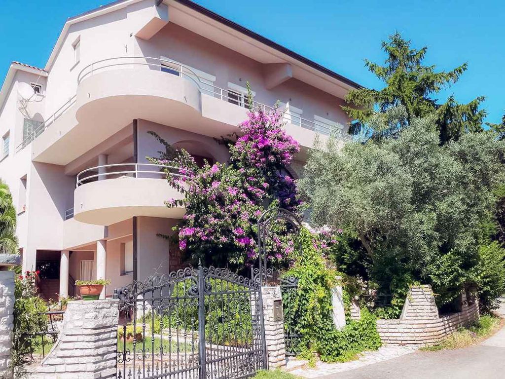 Ferienwohnung mit Grill und Garten zur gemeinsamen Nutzung
