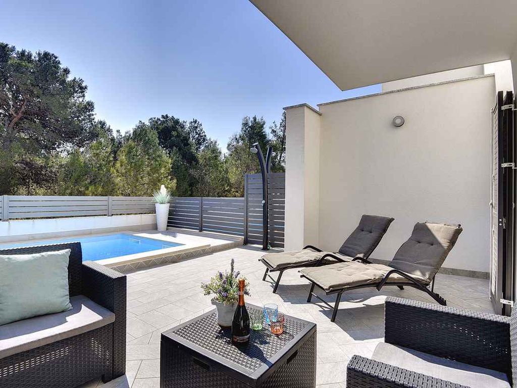 Ferienhaus mit Terrasse und Pool