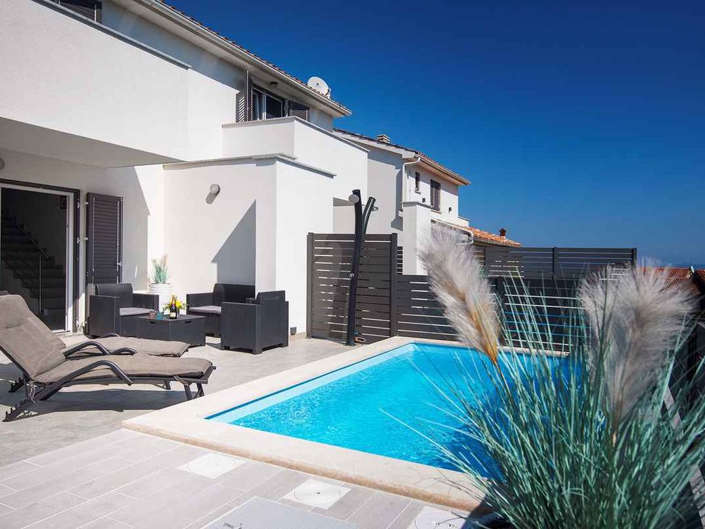 Ferienhaus mit Pool für 6 Personen