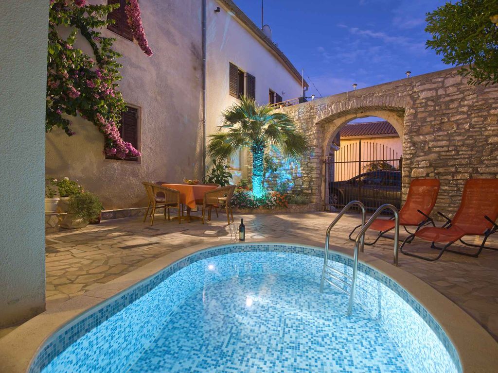 Ferienwohnung mit WLAN, Pool und Gartengrill