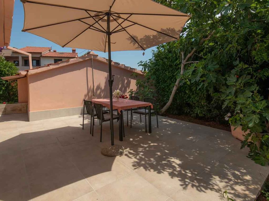 Ferienhaus mit Pool und Grill
