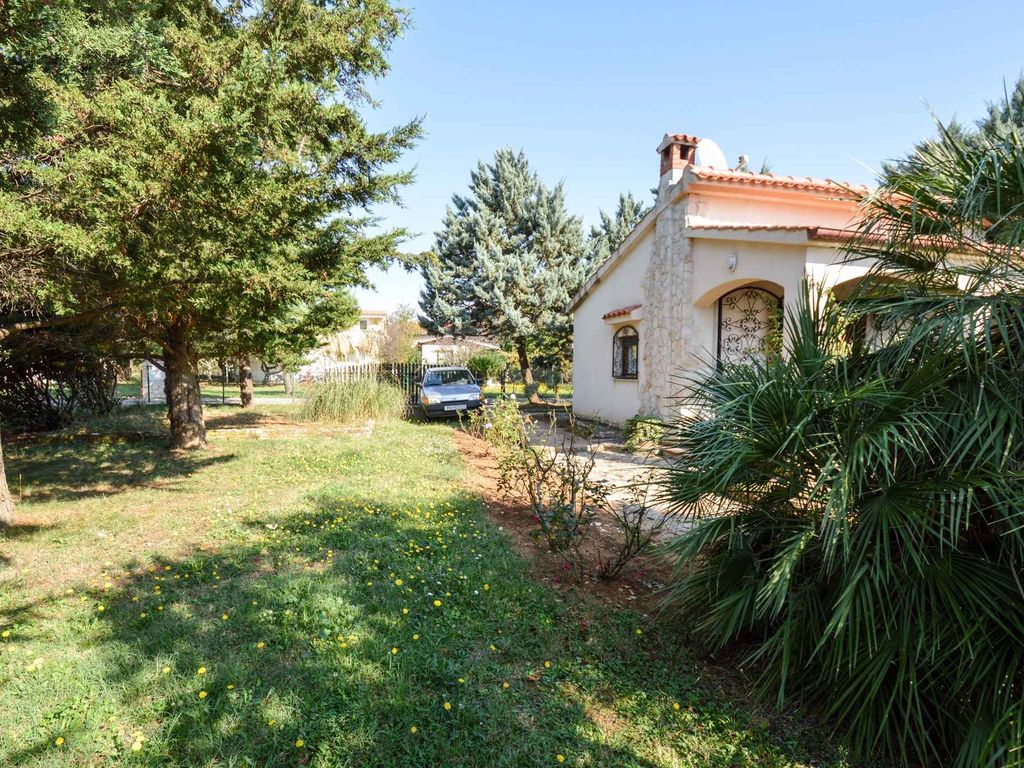 Ferienhaus mit Gartenterasse und Grill