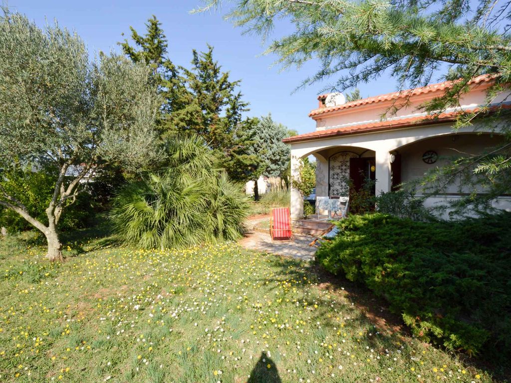 Ferienhaus mit Gartenterasse und Grill