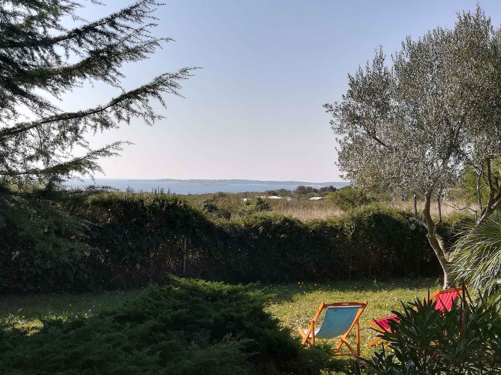 Ferienhaus mit Gartenterasse und Grill