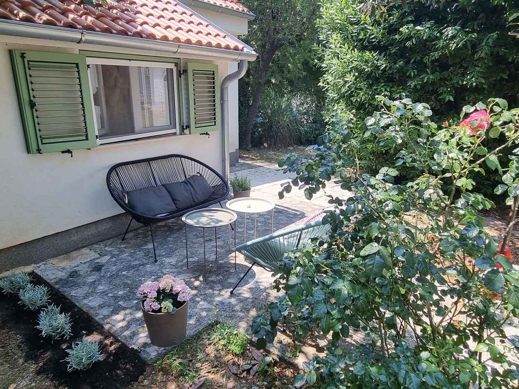 Studio alleinstehend mit Garten