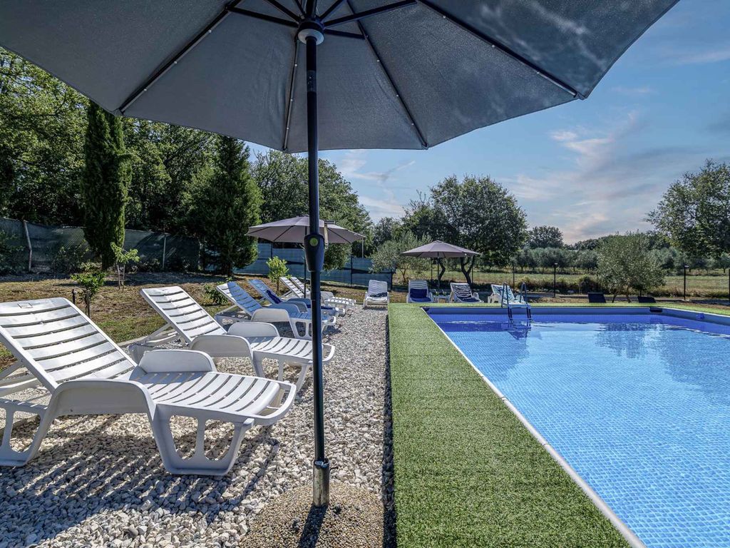 Villa mit Swimmingpool in ruhiger Umgebung