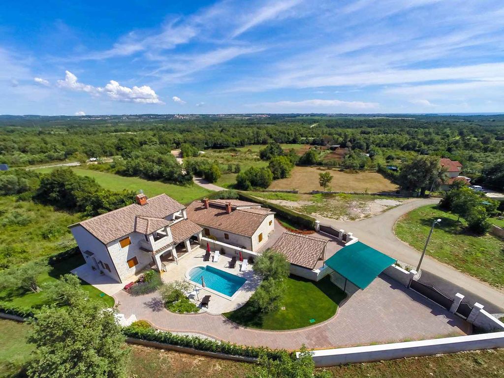 Villa mit privatem Pool und großem Garten