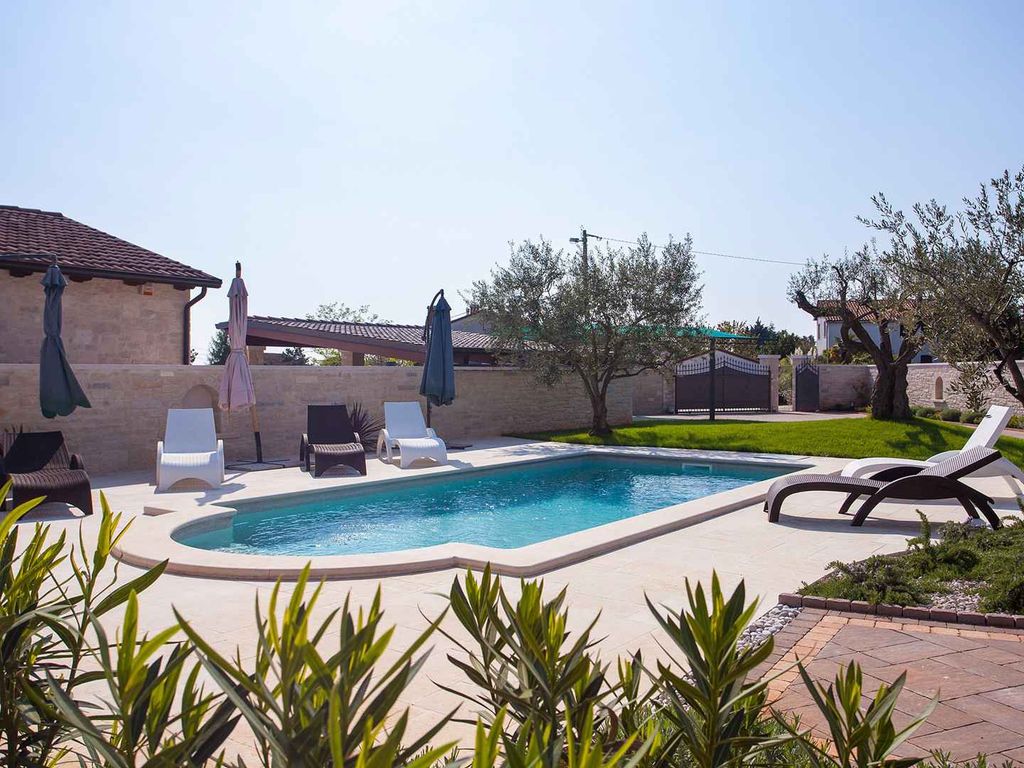 Villa mit privatem Pool und großem Garten