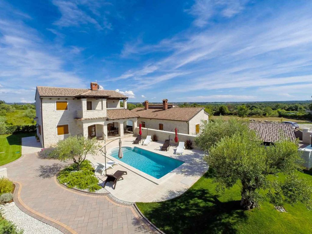 Villa mit privatem Pool und großem Garten