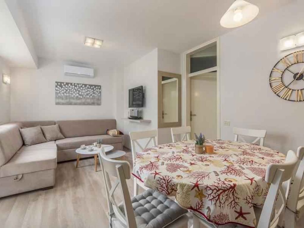 Ferienwohnung mit Klimaanlage und nur 30 M vom Meer