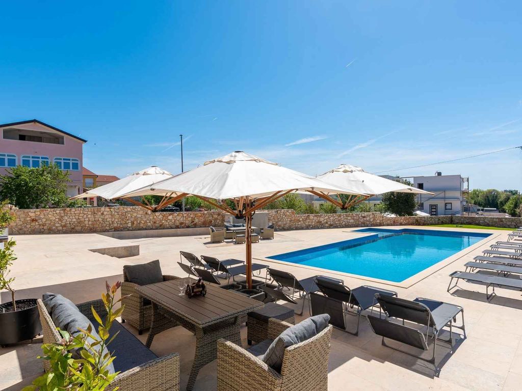 Ferienwohnung mit Gemeinschaftspool, Klimaanlage und Meerblick