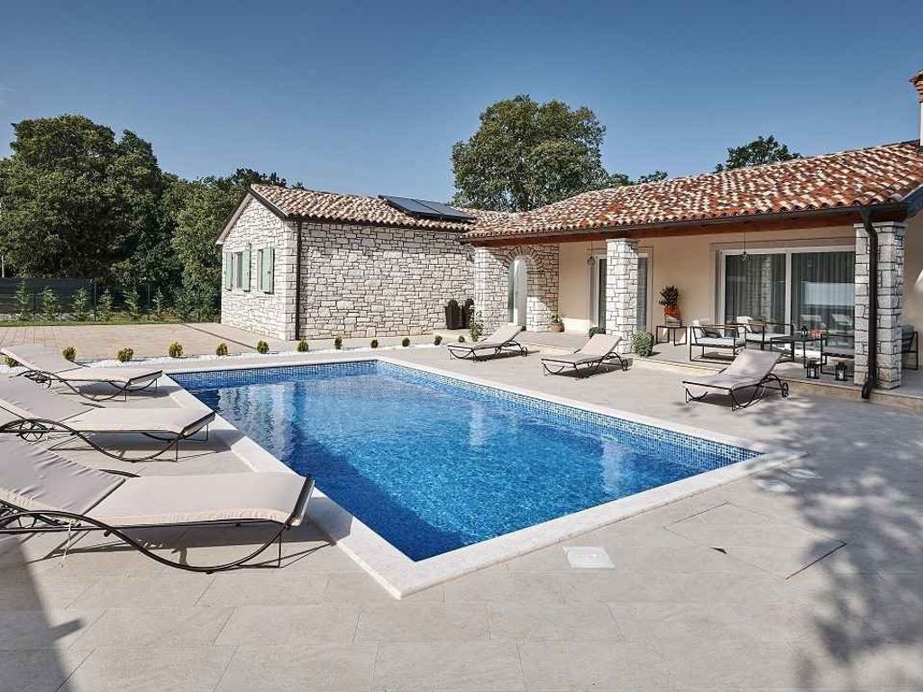 Villa mit Klimaanlage und Pool