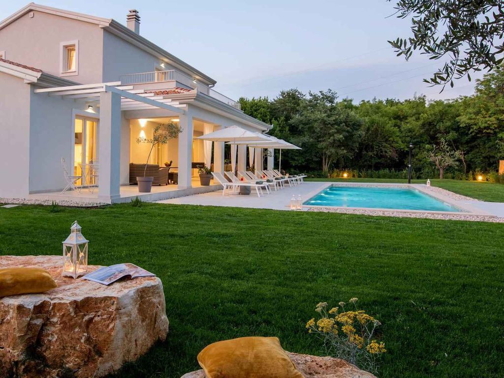 Villa mit Klimaanlage und Pool