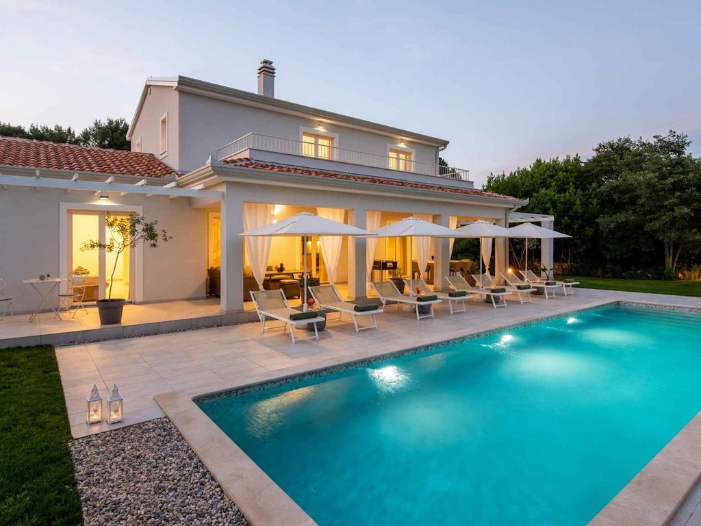 Villa mit Klimaanlage und Pool