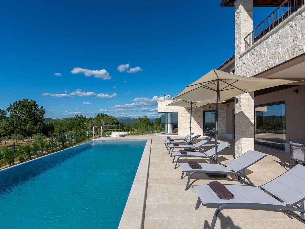 Villa mit Klimaanlage und Pool