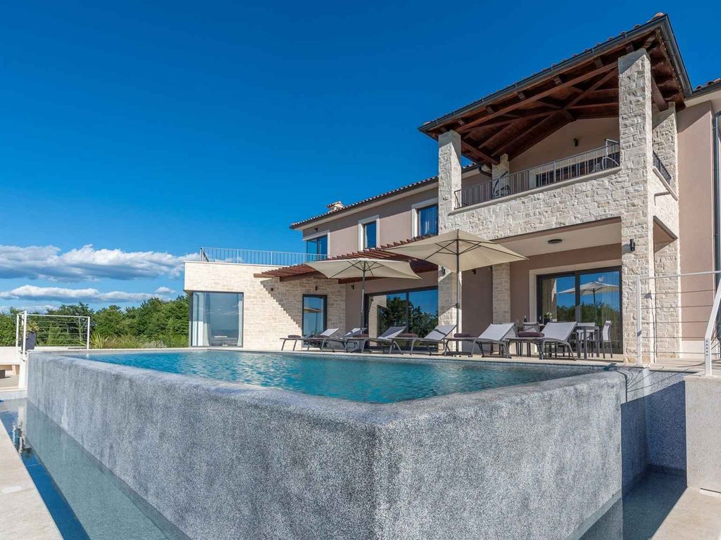 Villa mit Klimaanlage und Pool