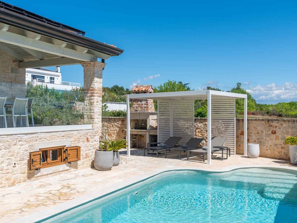 Villa mit Klimaanlage und Pool
