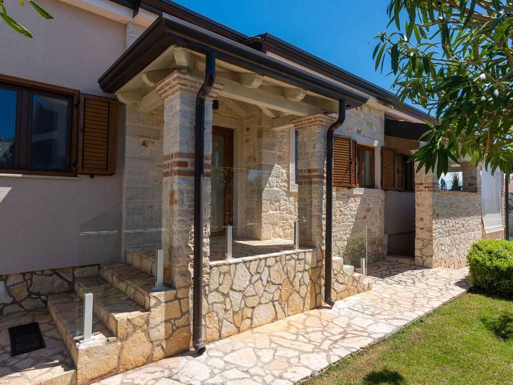Villa mit Klimaanlage und Pool
