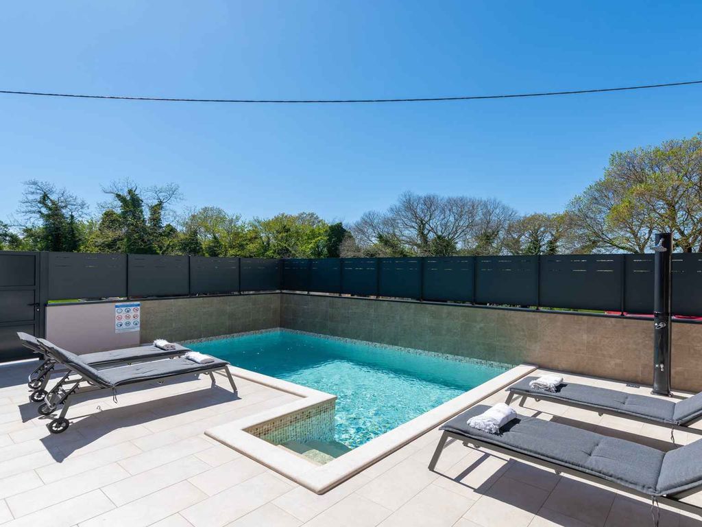 Villa mit Klimaanlage und Pool
