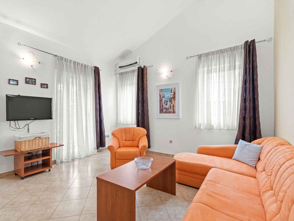 Ferienwohnung mit Klimaanlage und Pool