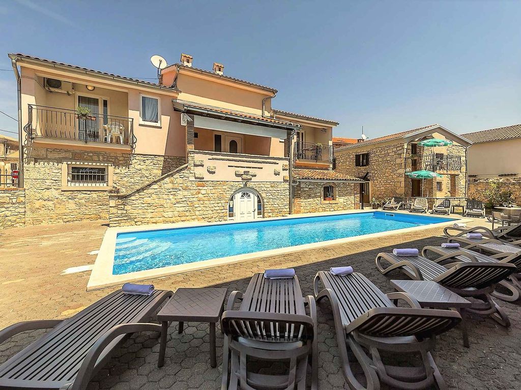 Ferienwohnung mit Klimaanlage und Pool