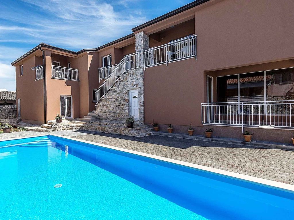 Ferienwohnung mit Pool und Klimaanlage
