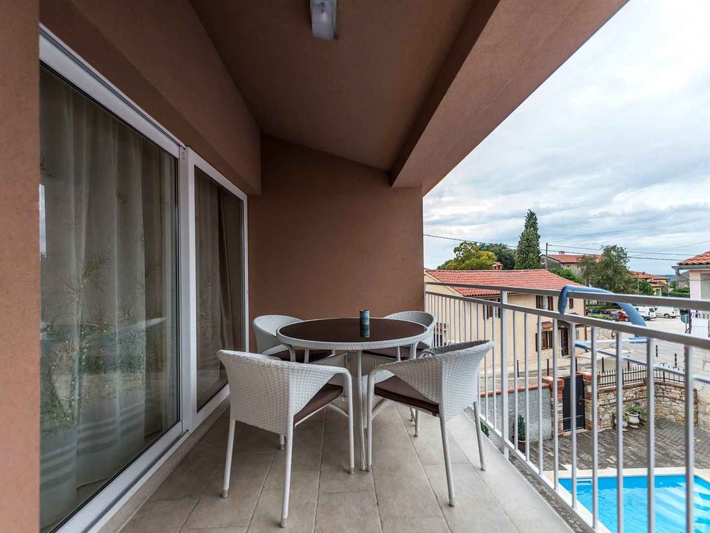 Ferienwohnung mit Pool und Klimaanlage