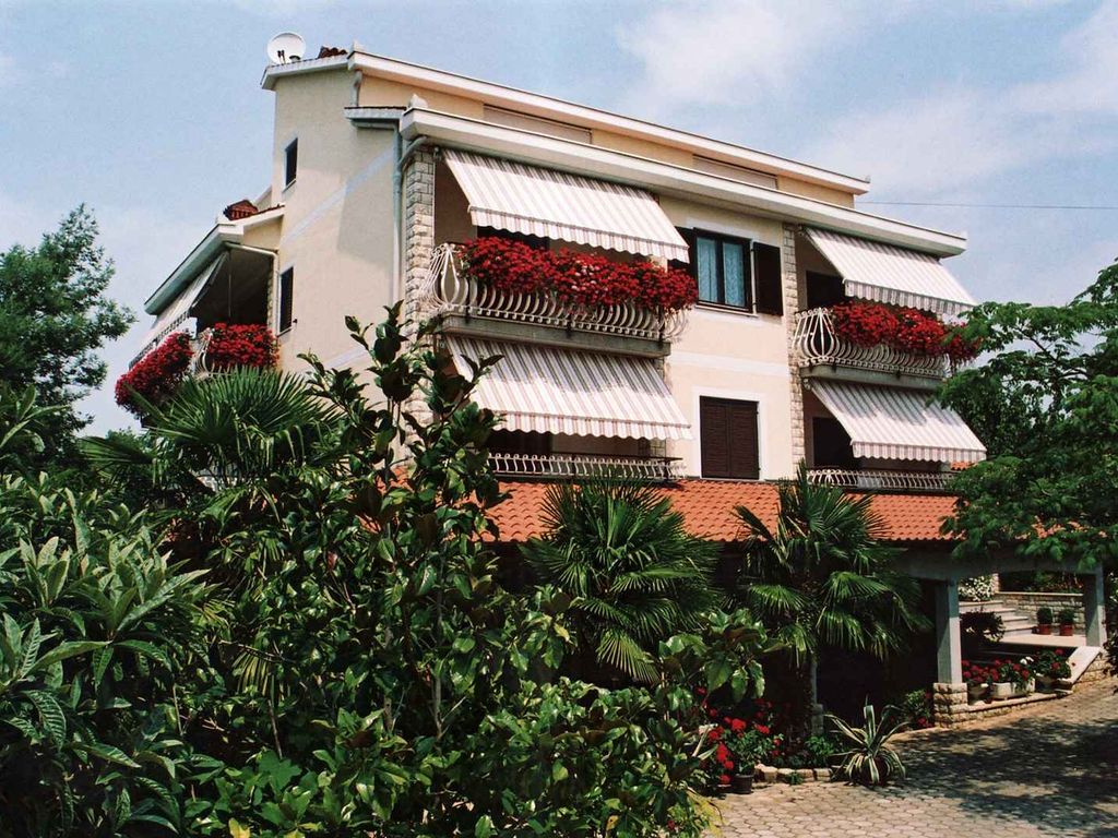 Ferienwohnung mit Klimaanlage und Balkon
