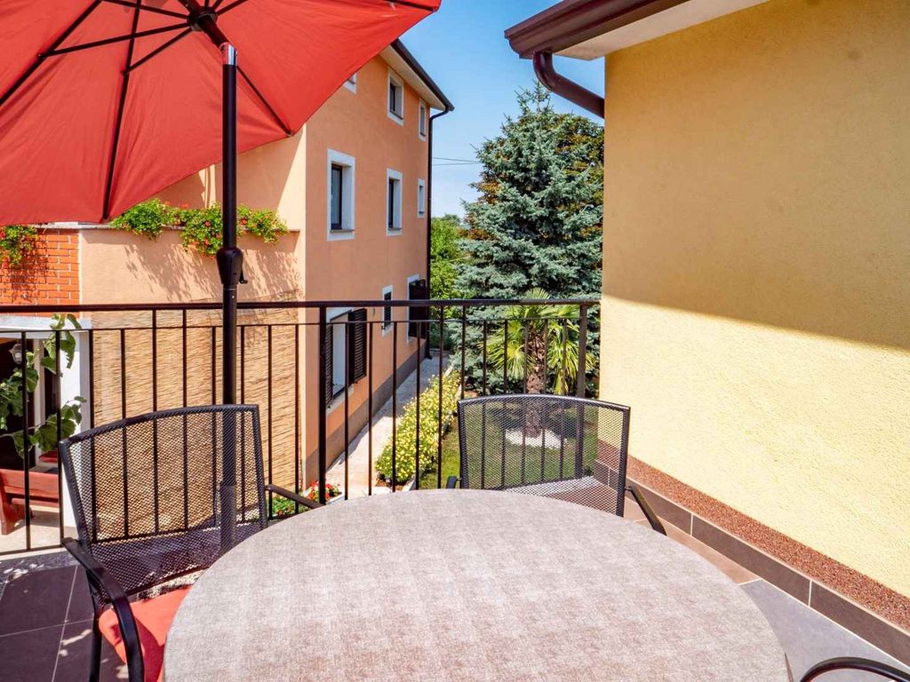 Studio mit Balkon