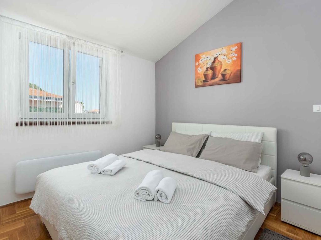 Modern eingerichtetes Apartment für vier Personen mit herrlichem Meerblick