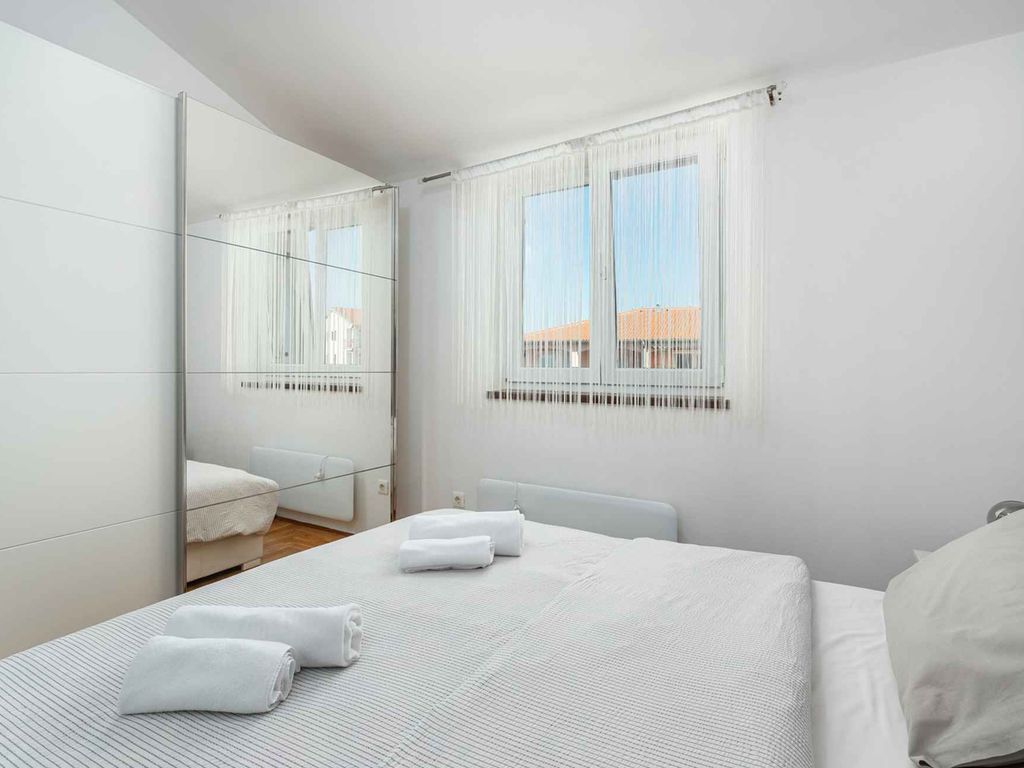 Modern eingerichtetes Apartment für vier Personen mit herrlichem Meerblick