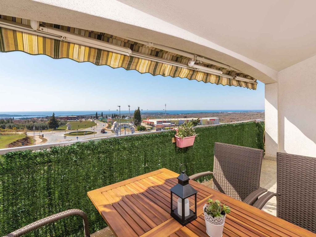 Modern eingerichtetes Apartment für vier Personen mit herrlichem Meerblick