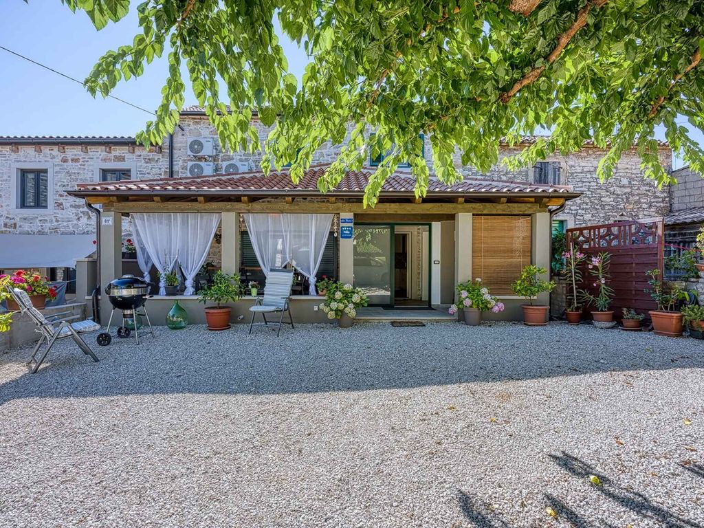 Charmantes, renoviertes und modern ausgestattetes Steinhaus in Vabriga für 4 Personen
