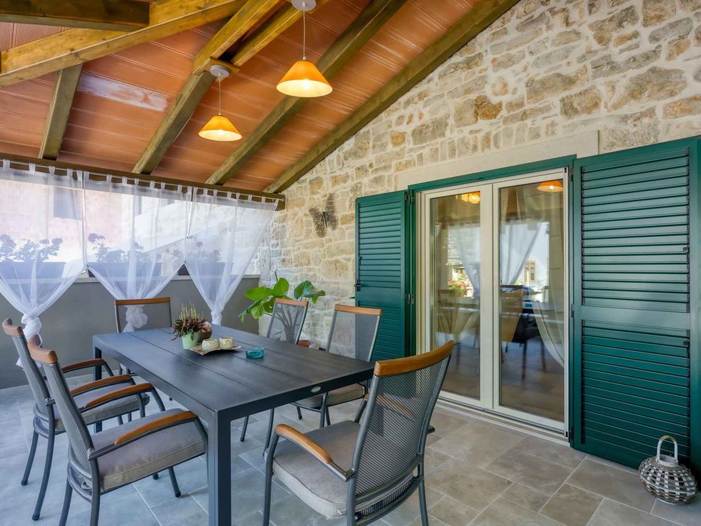 Charmantes, renoviertes und modern ausgestattetes Steinhaus in Vabriga für 4 Personen