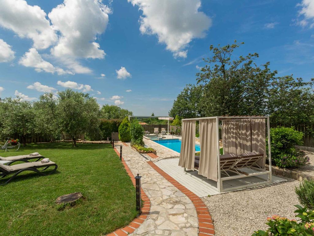 Villa mit Klimaanlage und Pool