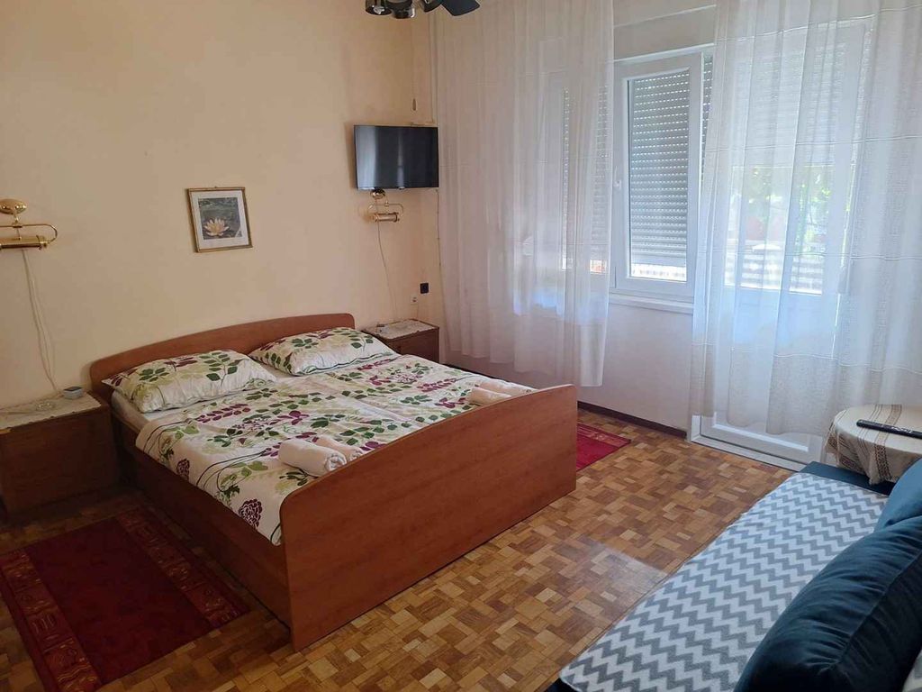 Ferienwohnung mit Terrasse und Klimaanlage
