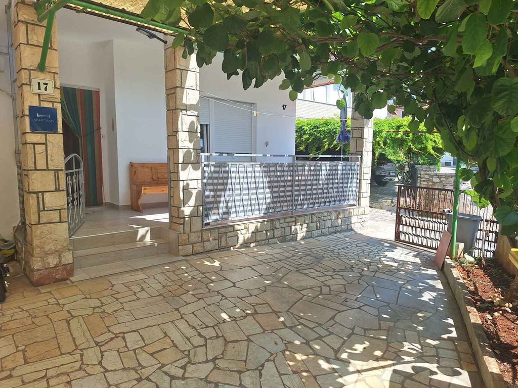 Ferienwohnung mit Terrasse und Klimaanlage
