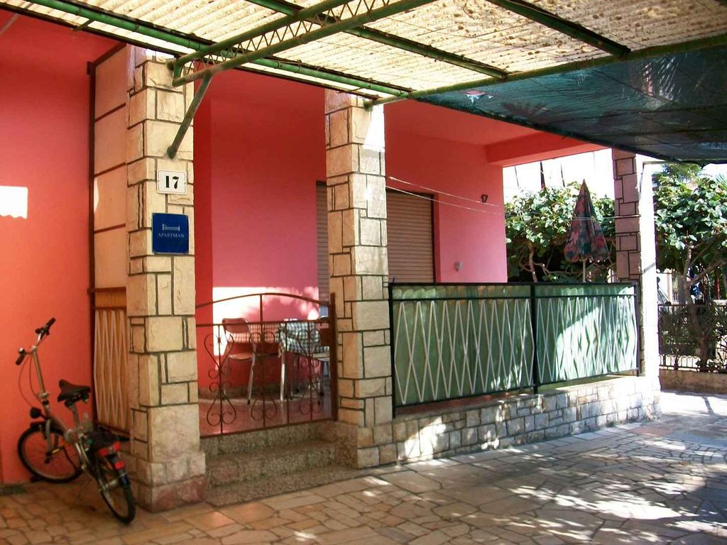 Ferienwohnung mit Terrasse und Klimaanlage