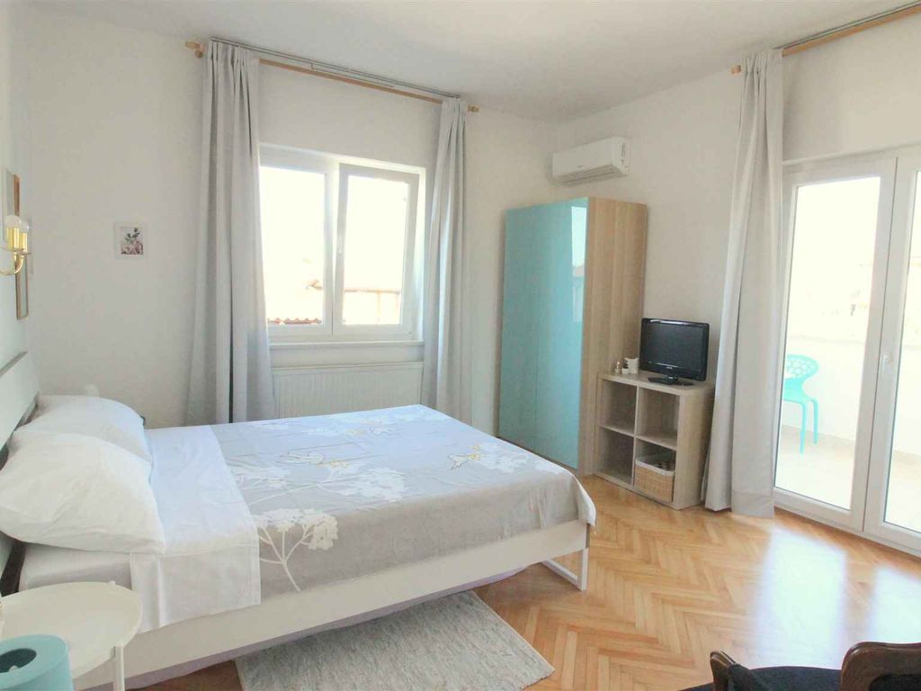 Ferienwohnung Apartment mit Terrasse und Klimaanlage